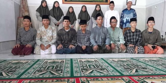 505284596_10233945336549262_7019712891243064494_n Santri Darussalamah sowan ke abah Kholiq